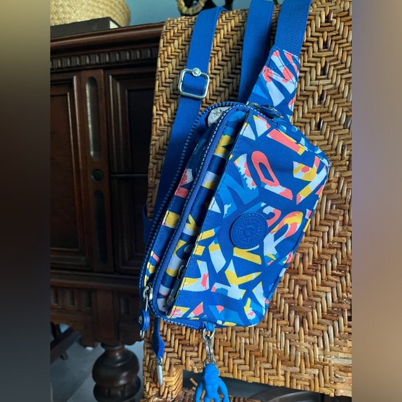 Set - Kipling Logo Medium Art Tote and Abanu Multi Convertible Crossbody Bag - Picture 10 of 11